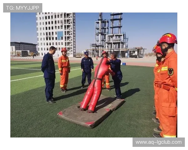 冬训足球燃情拼搏瞬间混剪展现球员坚韧与激情奋进之路